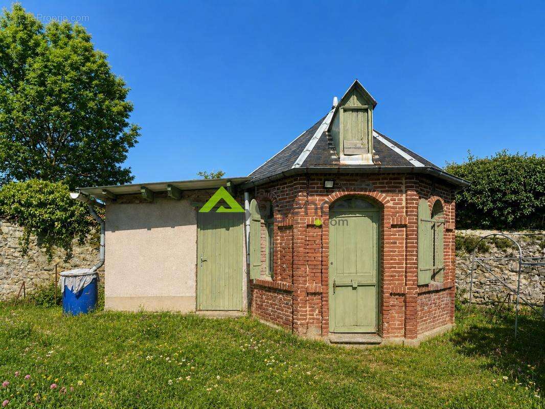 Maison familiale 7 pièces   145 m2   Terrain de 1 631 m2   A - photo 2