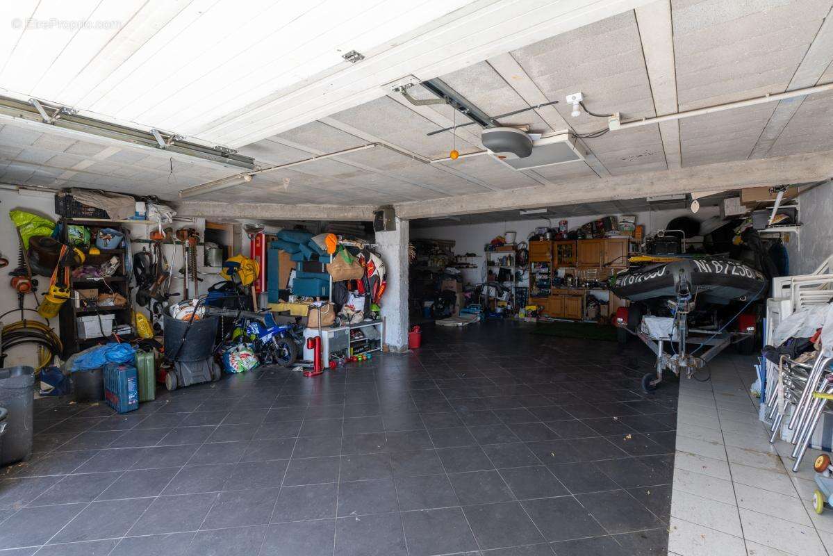 Villa de 210 m² à Fort Potentiel – Nice Ouest (Saint-Antoine de Ginestière) - photo 13