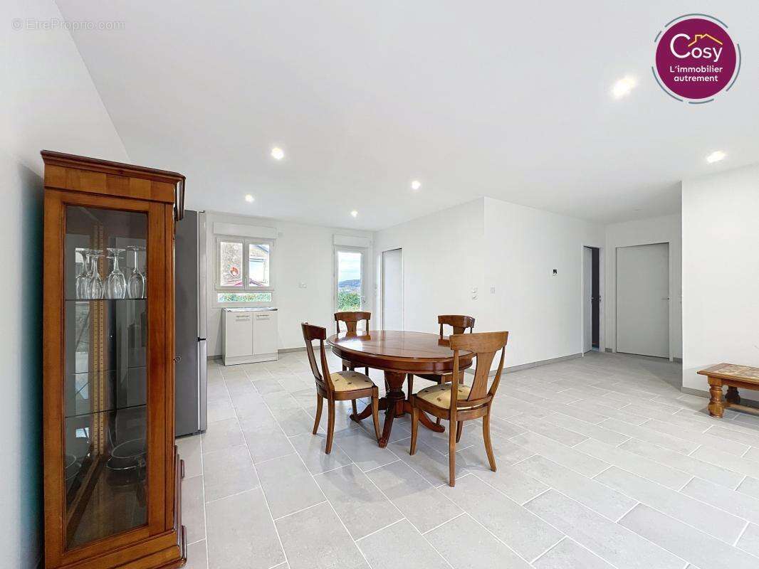 Maison à VILLENEUVE-SAINT-GERMAIN