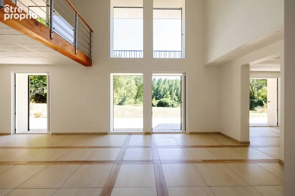 Nouaillé-maupertuis, maison familiale rénovée, 208 m2 habitables - photo 2