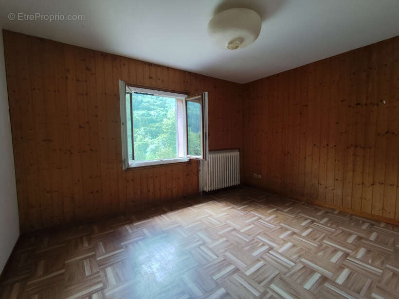 Appartement T4/5 avec jardin de 370 m2   Fort potentiel - photo 4