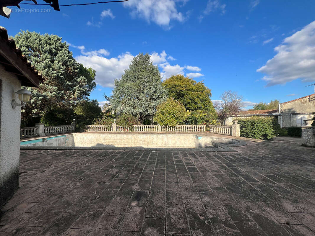 Maison à TONNAY-CHARENTE