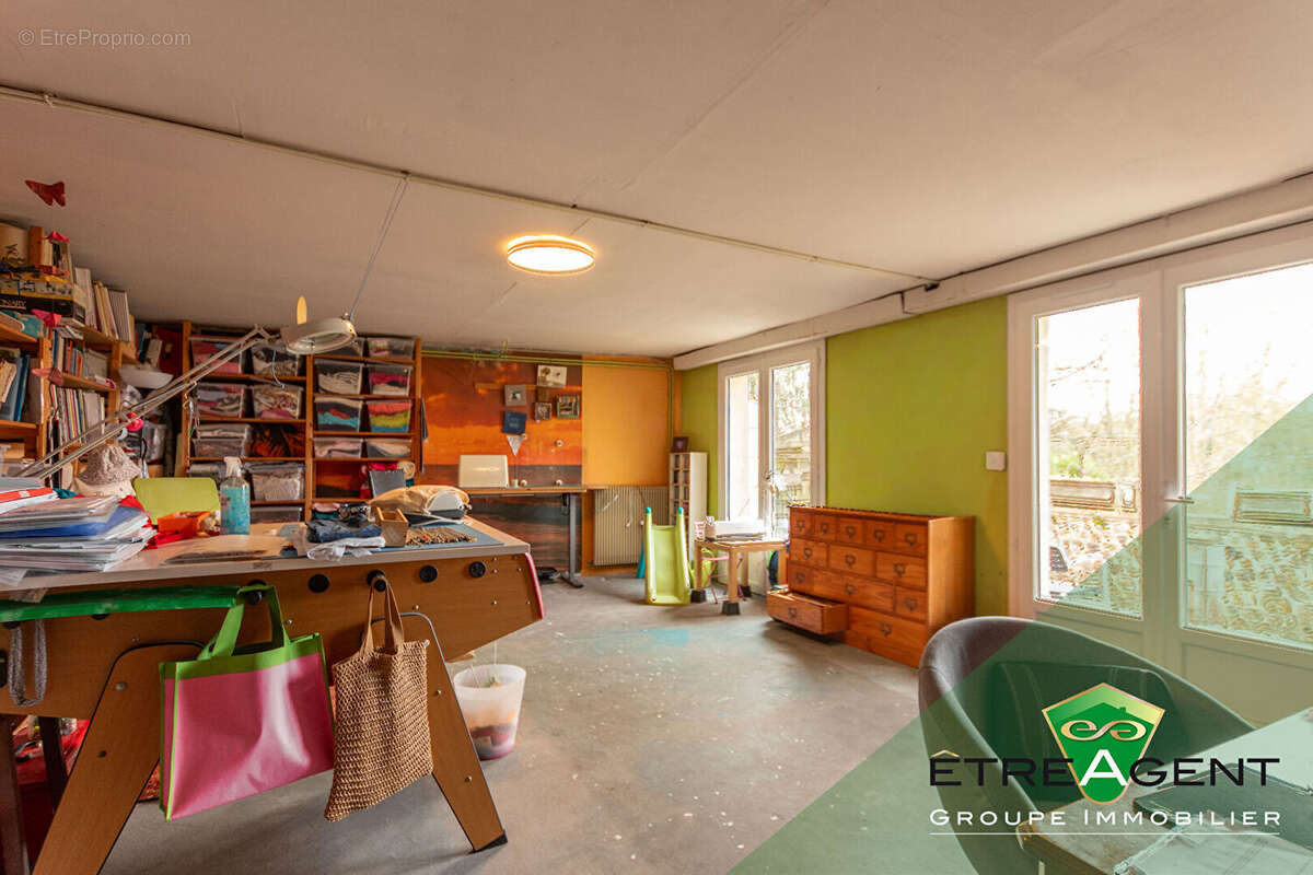 Commerce à LA NEUVE-LYRE