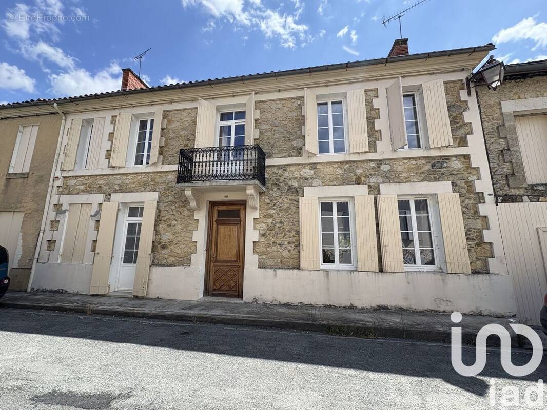 Photo 1 - Maison à VILLEFRANCHE-DE-LONCHAT