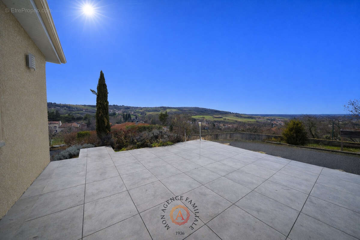 Maison 4 pièces de 130 m2 - photo 2