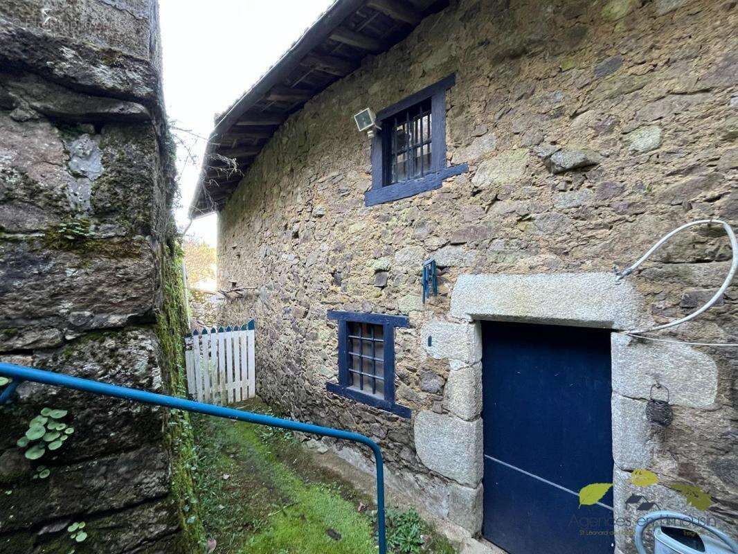 Maison à SAINT-LEONARD-DE-NOBLAT