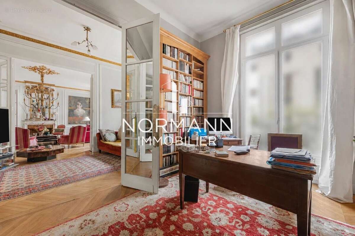 Appartement à PARIS-8E