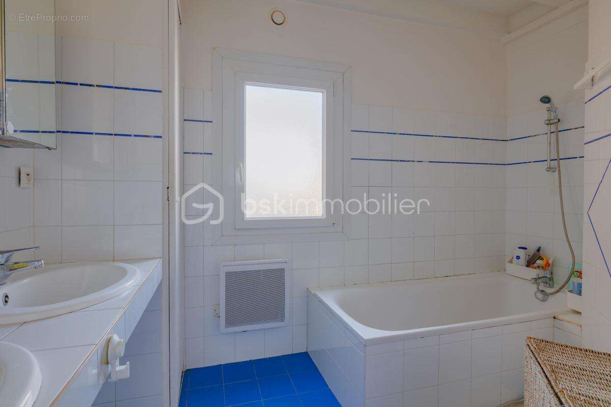 Maison familiale Vaulx en Velin Village - photo 9