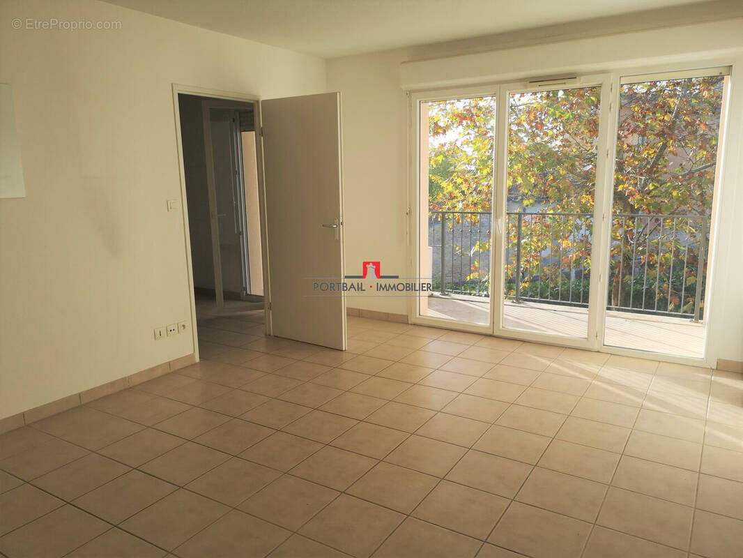 Appartement à SAINT-MARTIN-LACAUSSADE