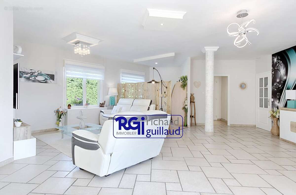 Maison à LA TOUR-DU-PIN