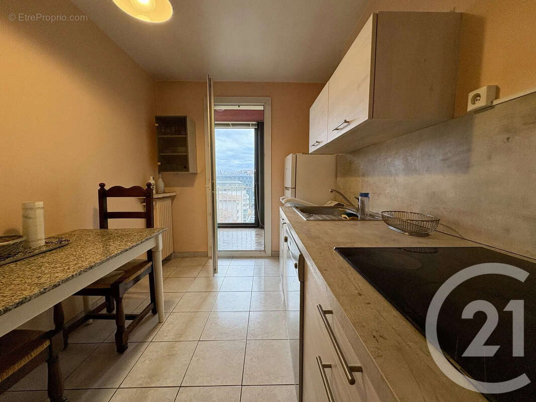 Appartement à MARSEILLE-4E