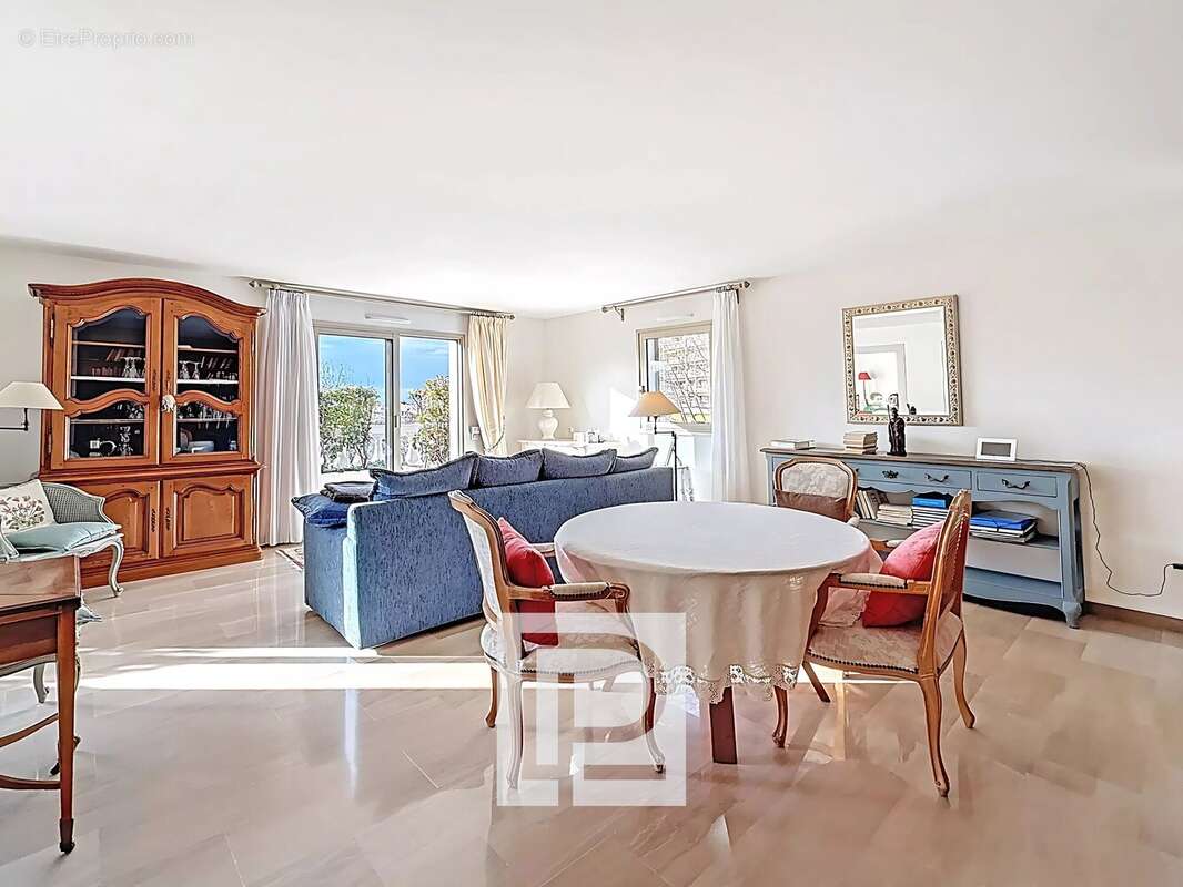 Appartement à LE CANNET