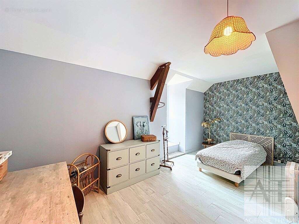 Maison à LONGUEFUYE