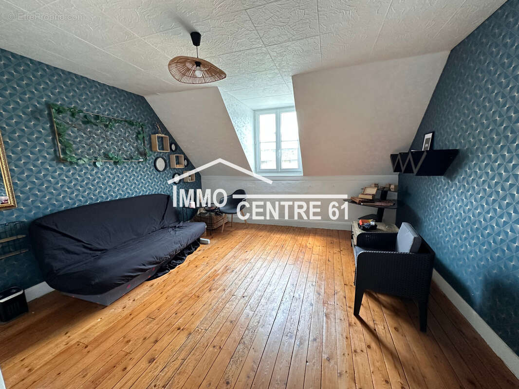 Immeuble comprenant Commerce + habitation Type T5 - photo 10
