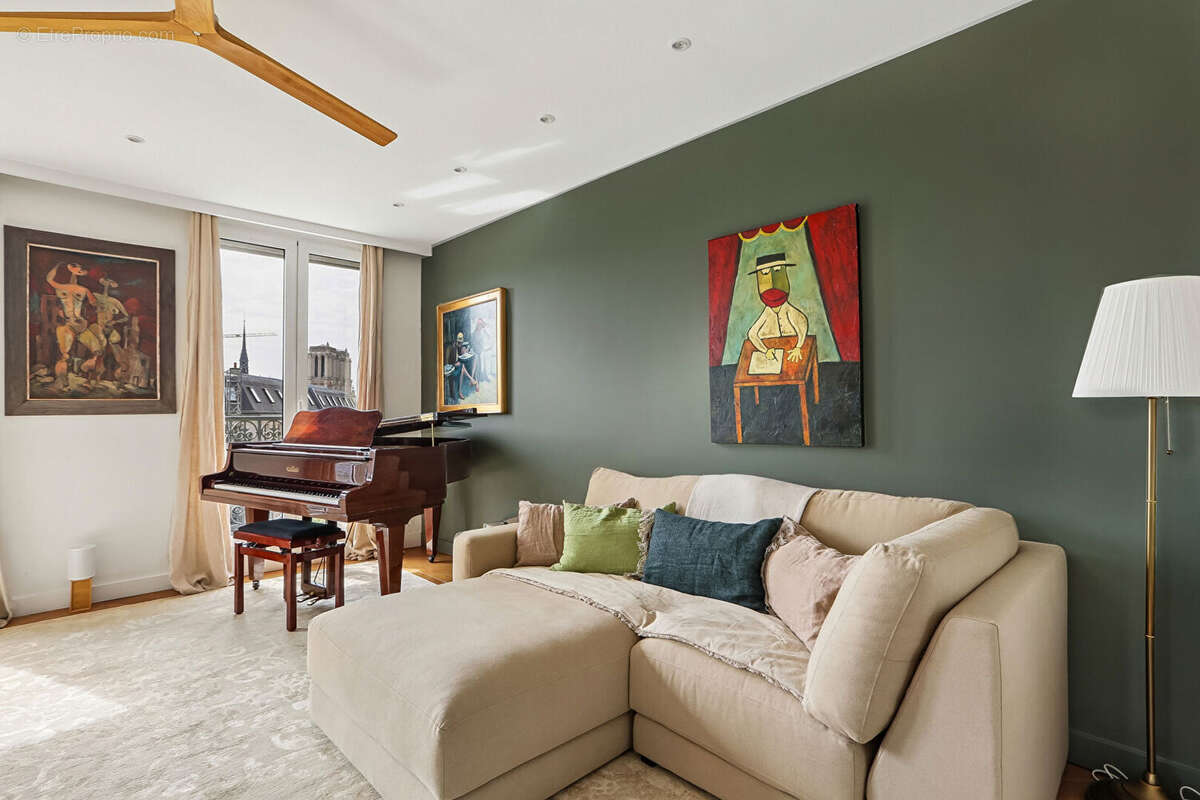 Appartement à PARIS-4E