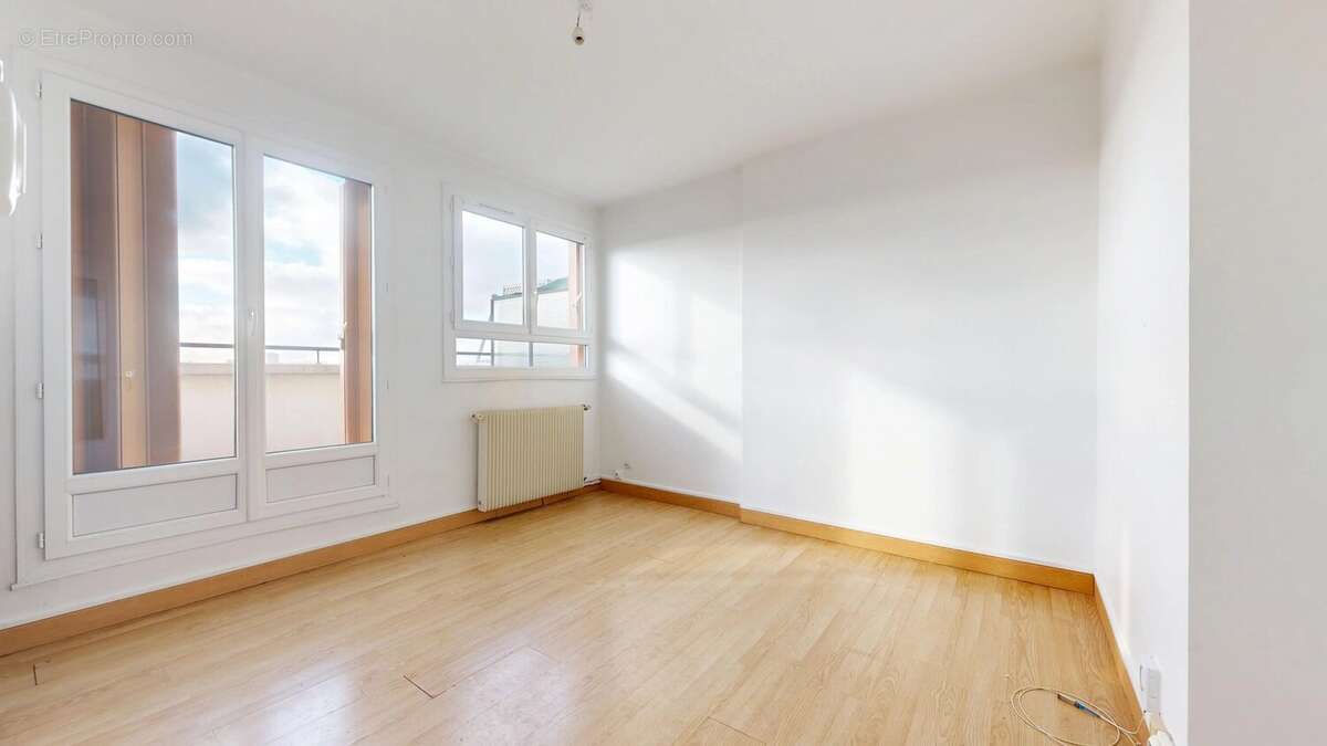 Appartement à LES PAVILLONS-SOUS-BOIS