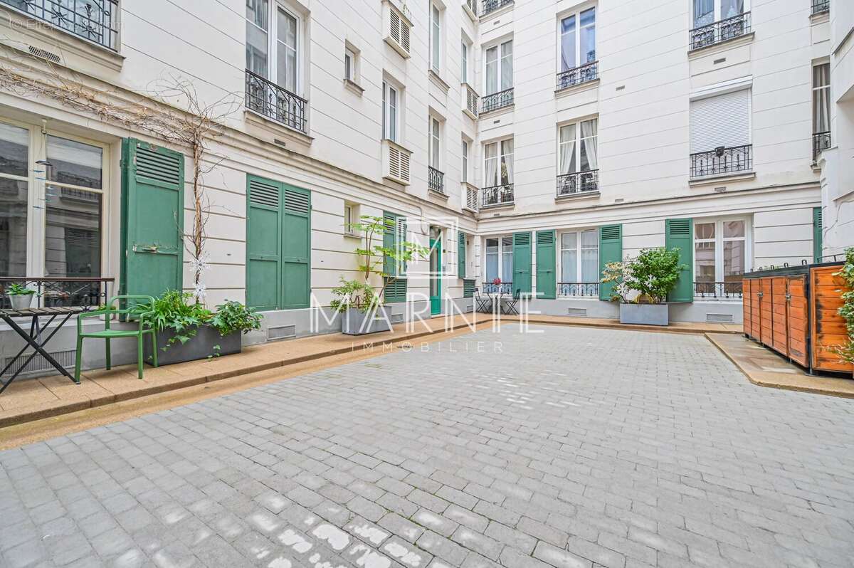 Appartement à PARIS-17E