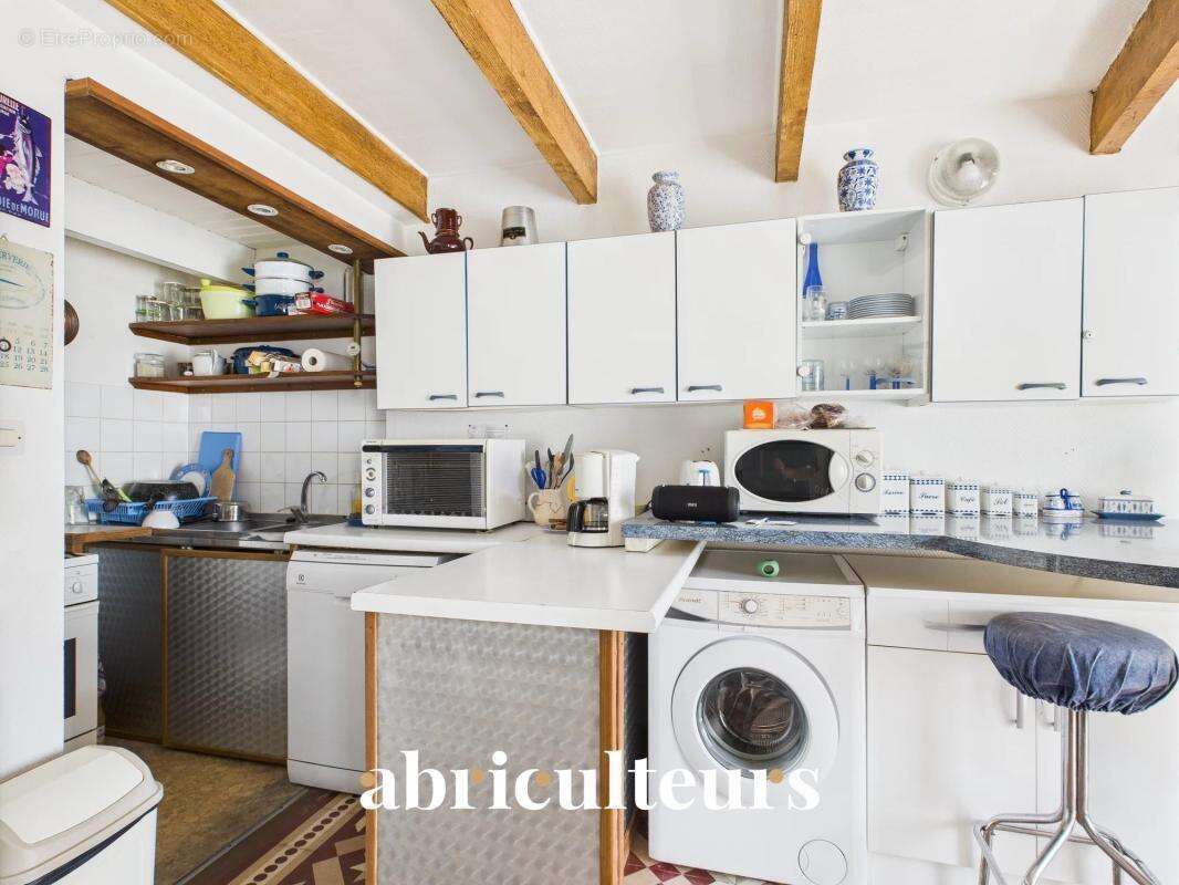 Maison avec grand terrain et dans le centre ville en vente à La Barre-de-Monts (85550) - photo 6