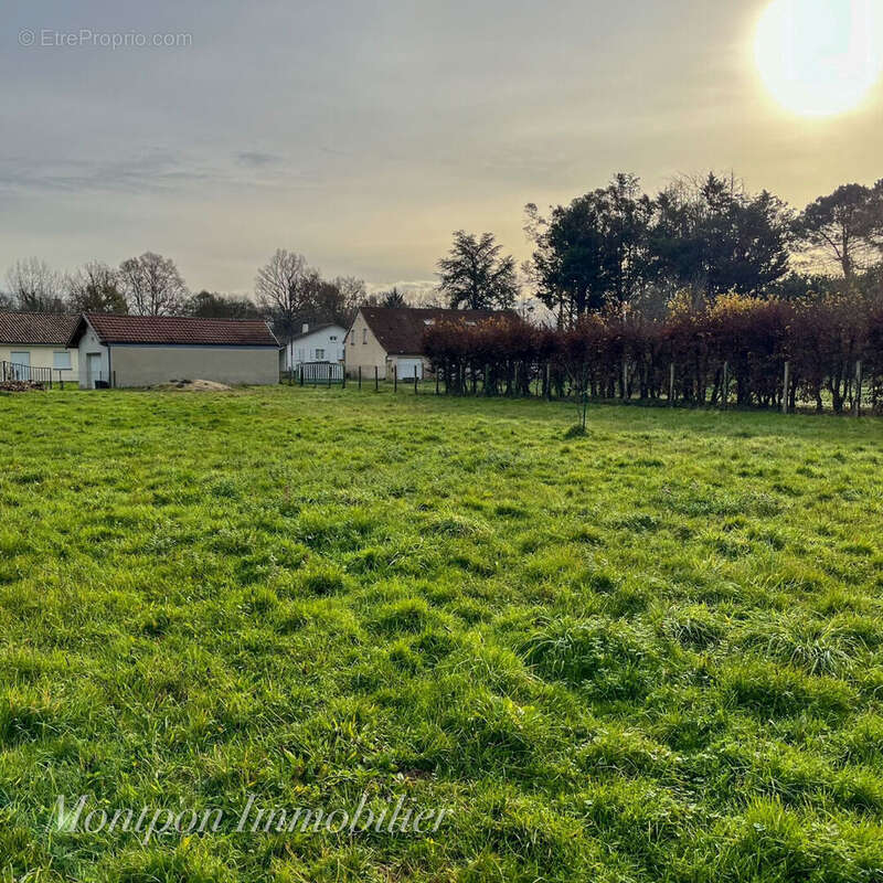 Terrain à MONTPON-MENESTEROL