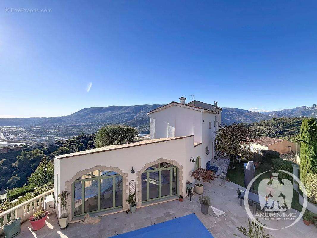 Maison à CASTAGNIERS