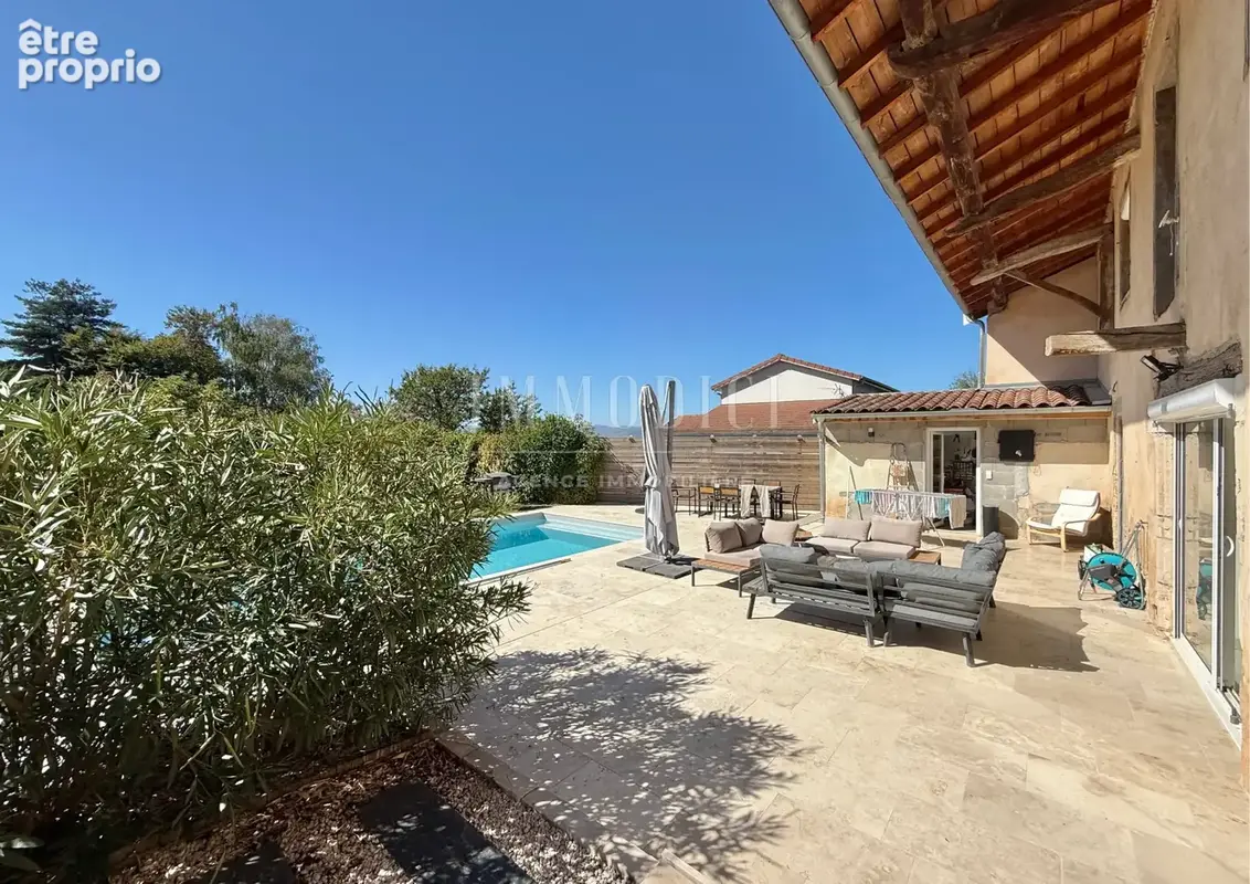 Maison de caractère rénovée avec piscine à Genouilleux. - photo 18