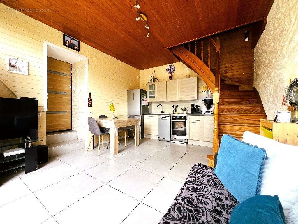 Appartement à ALLONZIER-LA-CAILLE