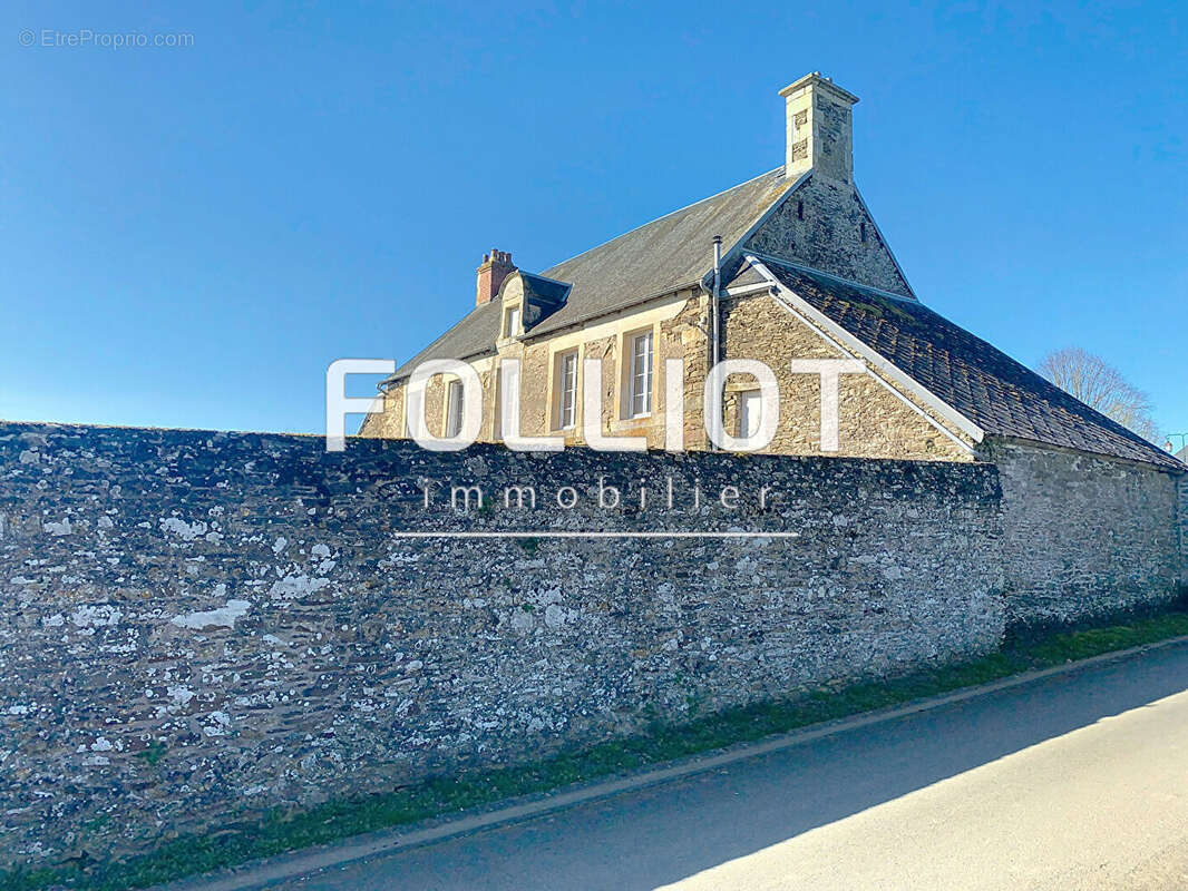 Maison à CURCY-SUR-ORNE