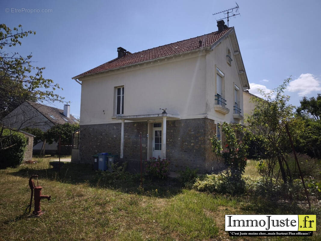 Maison à LES ESSARTS-LE-ROI