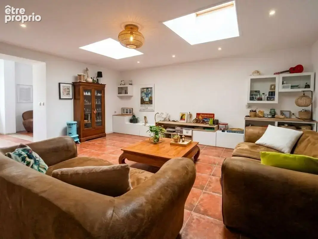Maison T5 de 185m² avec terrasse, dépendance et charme de l'ancien - photo 2