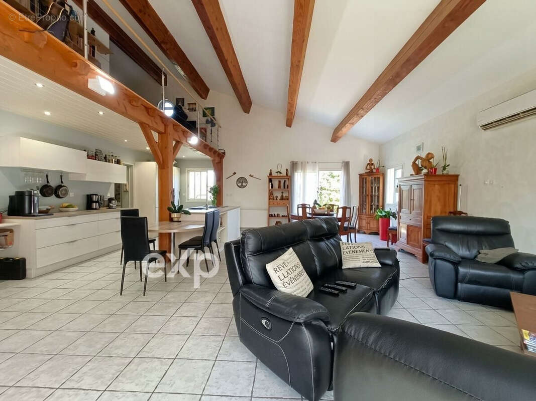 Maison à MONTBLANC