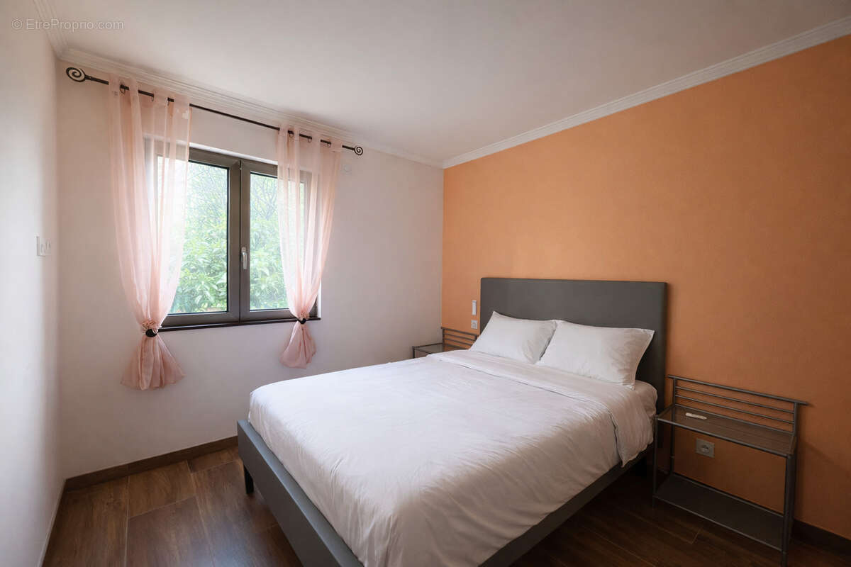 Maison à SAINT-LAURENT-DE-LA-SALANQUE