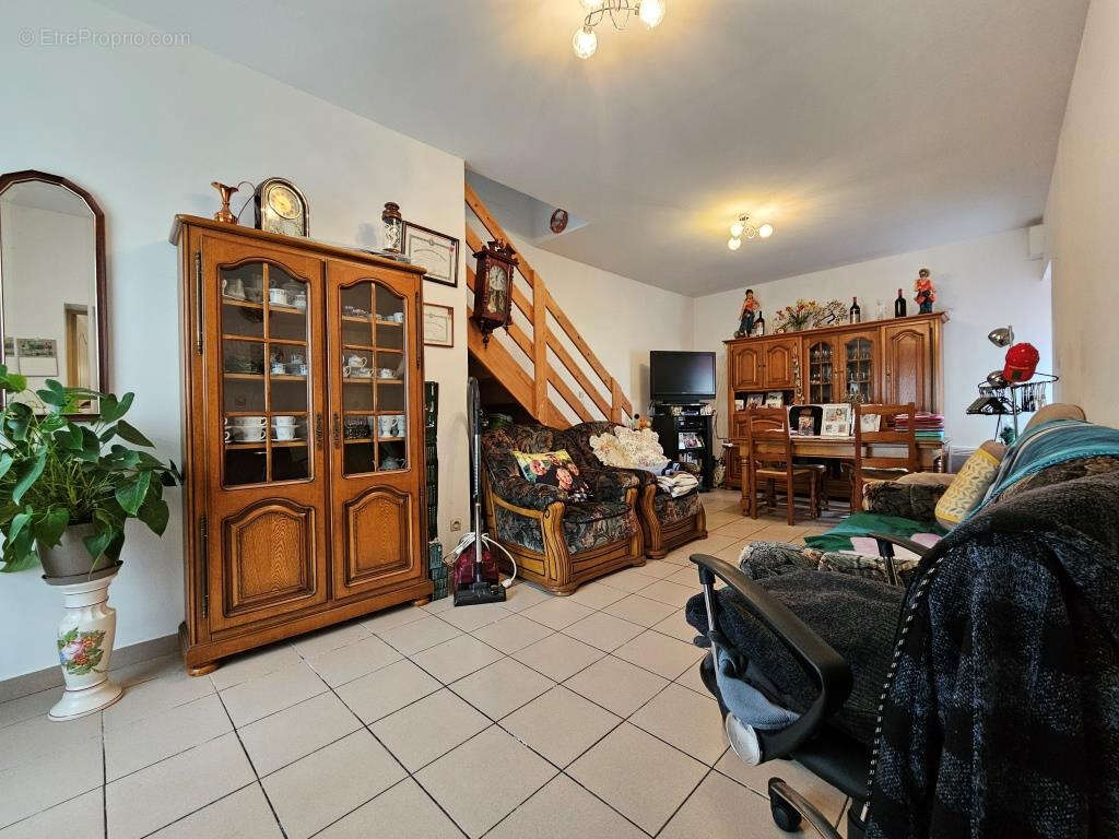 Maison à PRIGNAC-ET-MARCAMPS