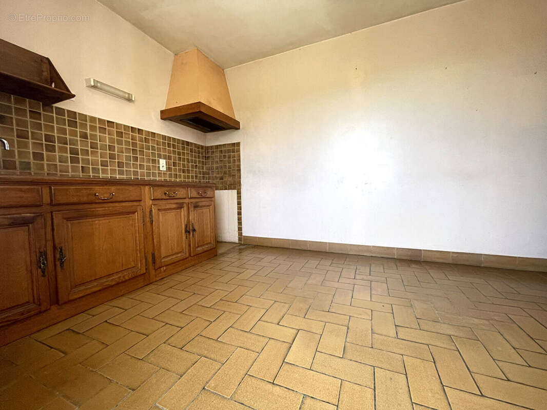 Campagne Gourlizon - Maison avec hangars - photo 3