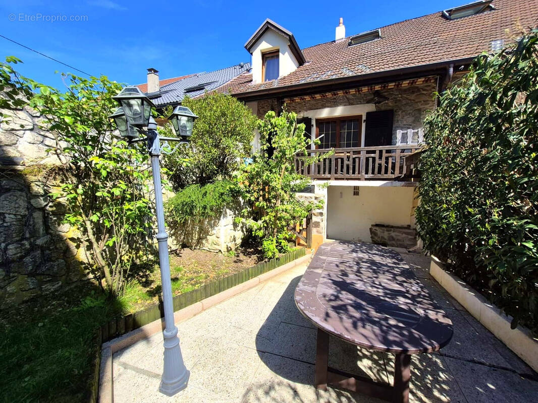 Maison à VETRAZ-MONTHOUX
