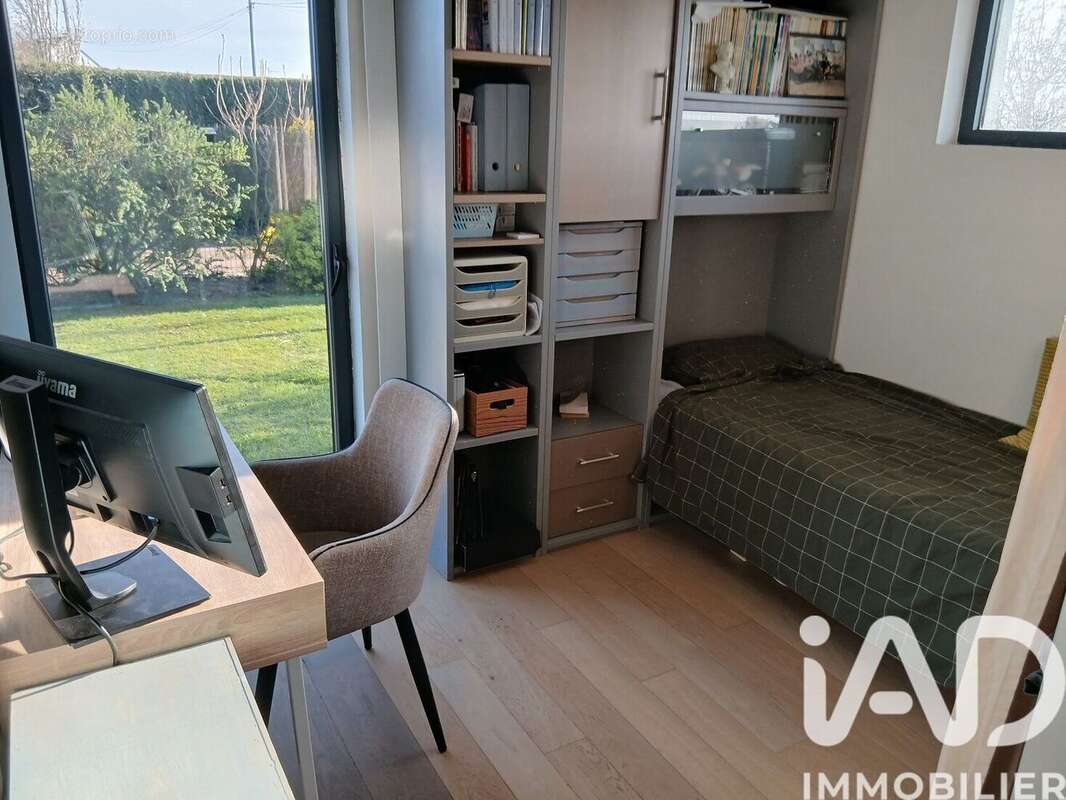 Photo 8