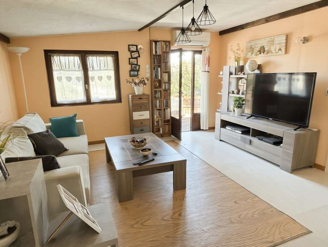Maison à ROQUEBRUNE-SUR-ARGENS