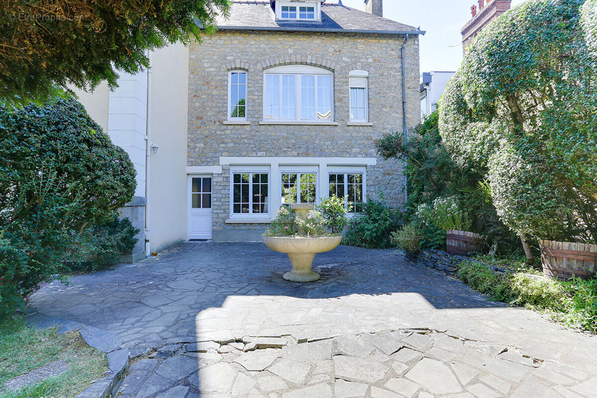 Maison 7 pièces 142 m² · à Rennes · 142 m² · 630 000 €