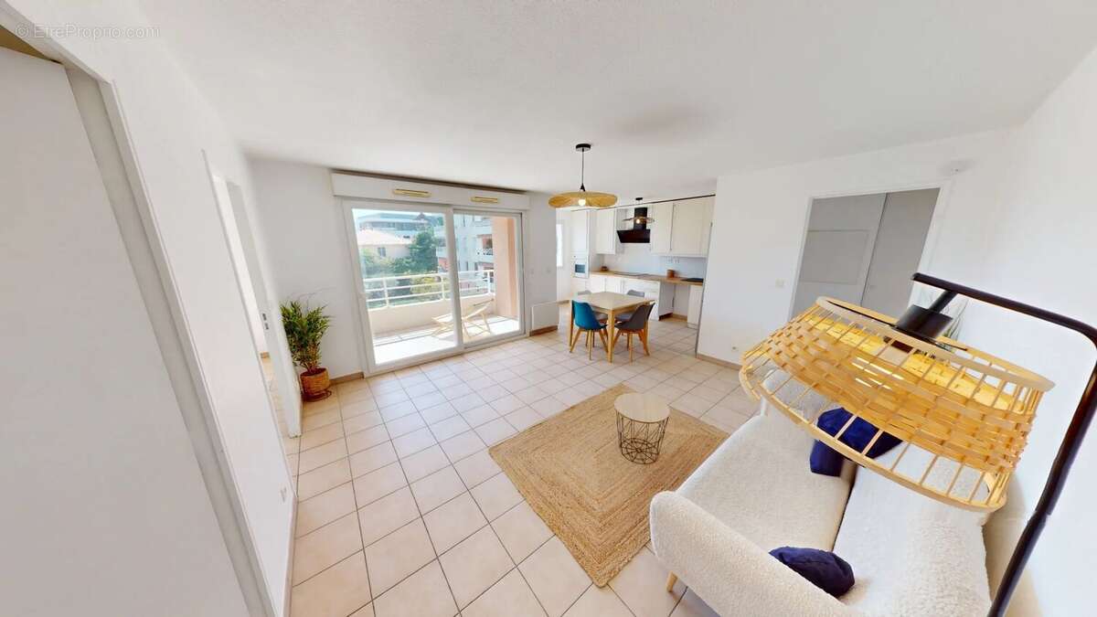 Appartement à VILLENEUVE-LOUBET