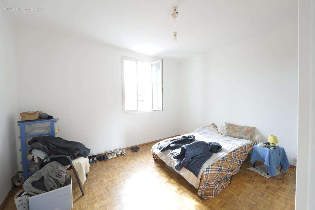 Appartement à CONTES