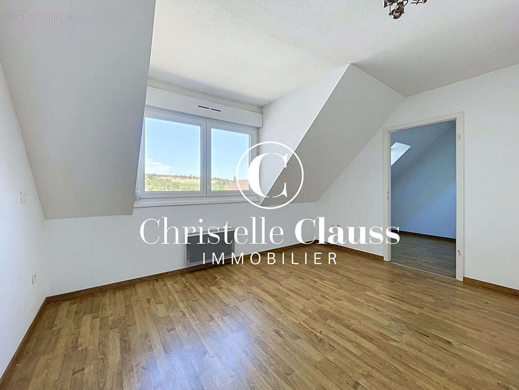 Duplex 4 pièces en dernier étage de 84,02 m² Carrez (98,94 m² au sol) - photo 6