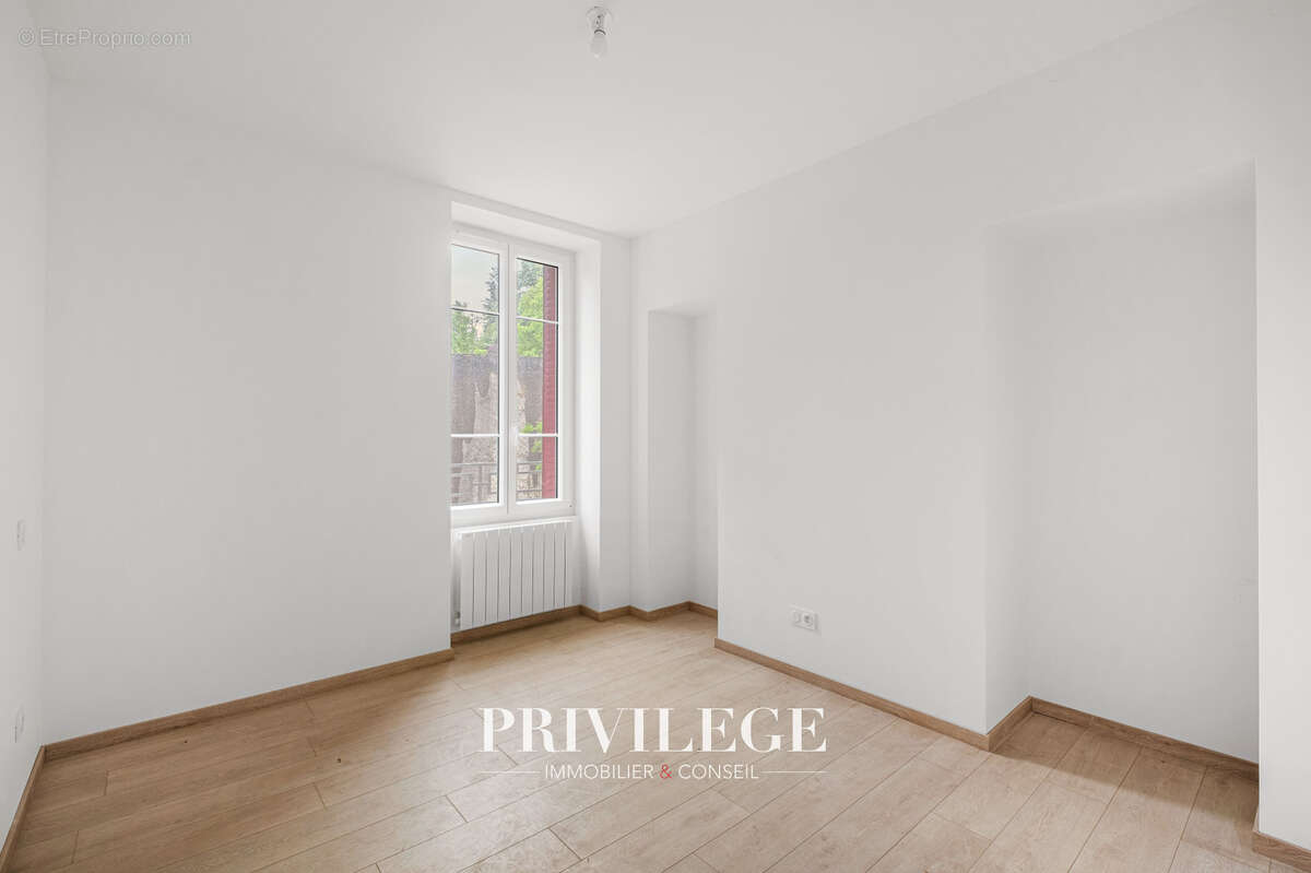 Appartement à CHARBONNIERES-LES-BAINS