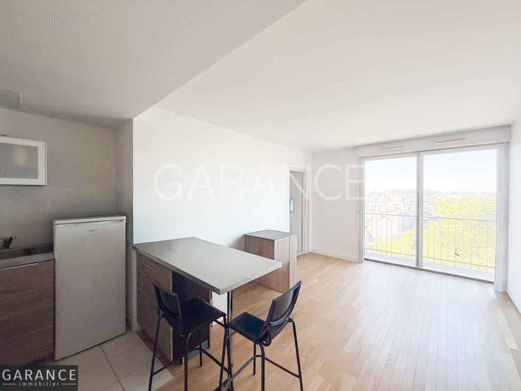 Appartement à PARIS-14E