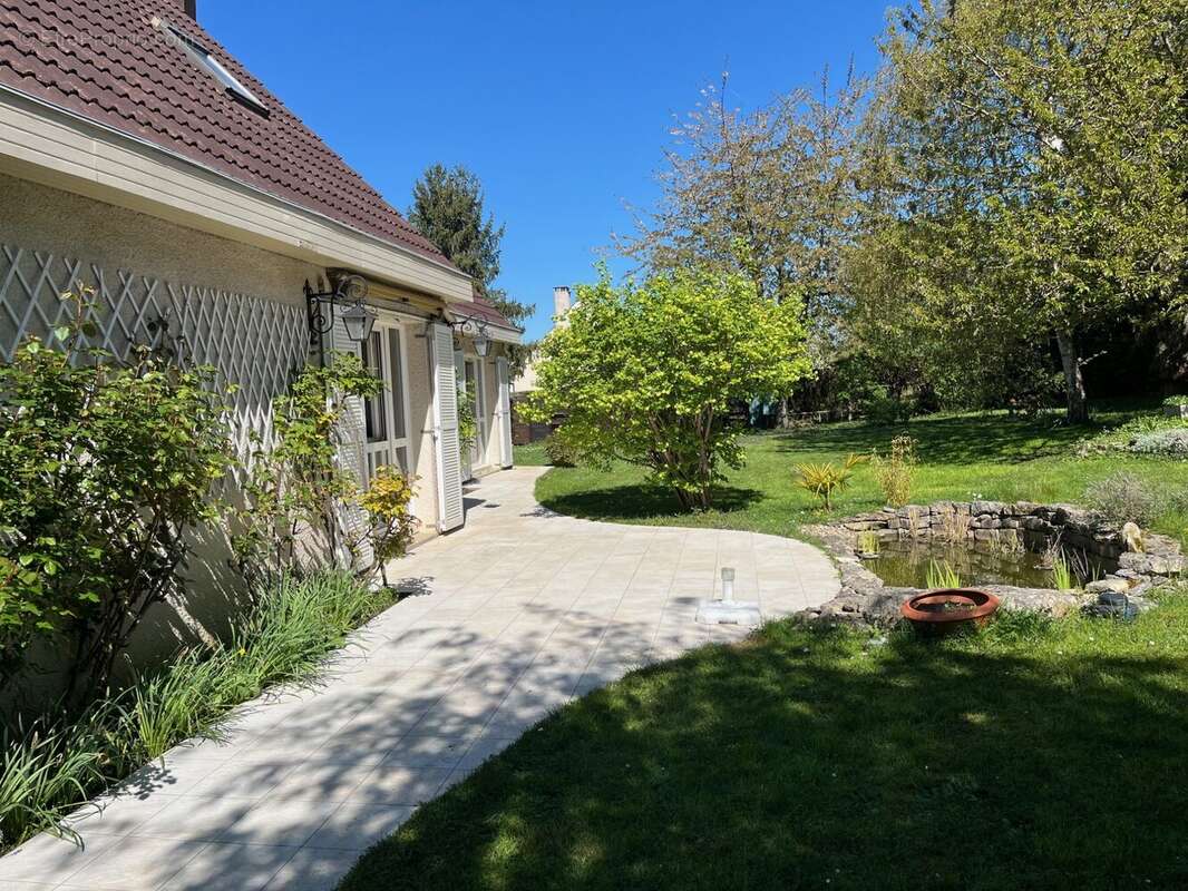 Maison à MEZY-SUR-SEINE