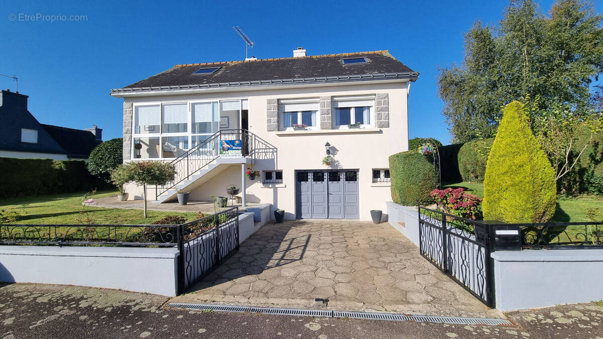 Maison à PLOUGUENAST