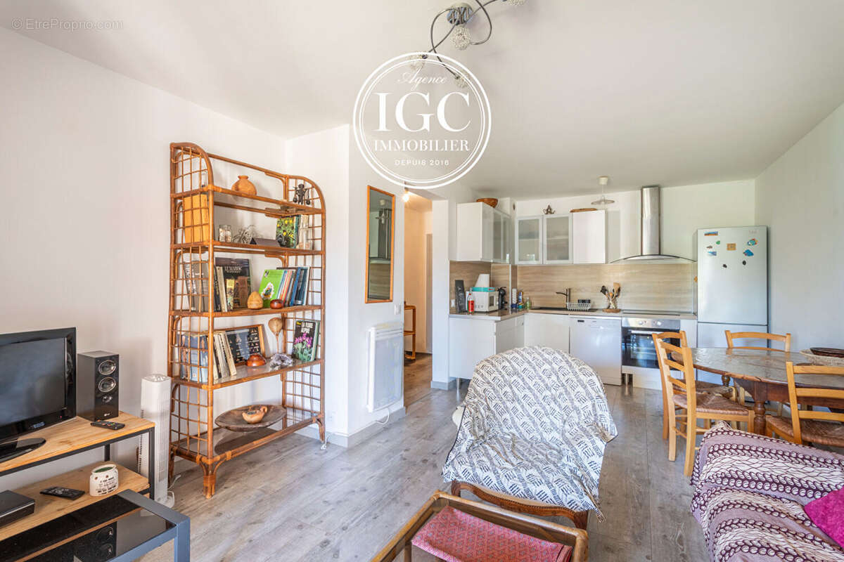 Appartement à CARRY-LE-ROUET