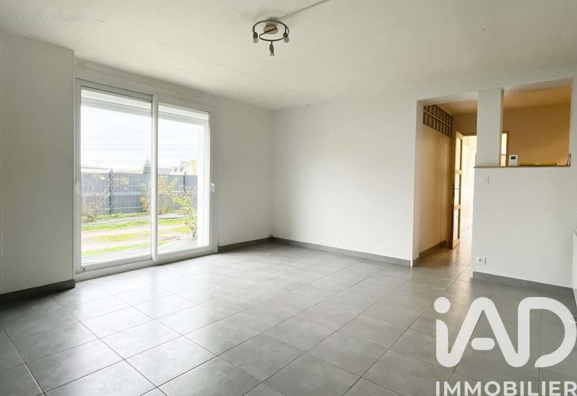 Appartement 195 m² à Radenac  - photo 4