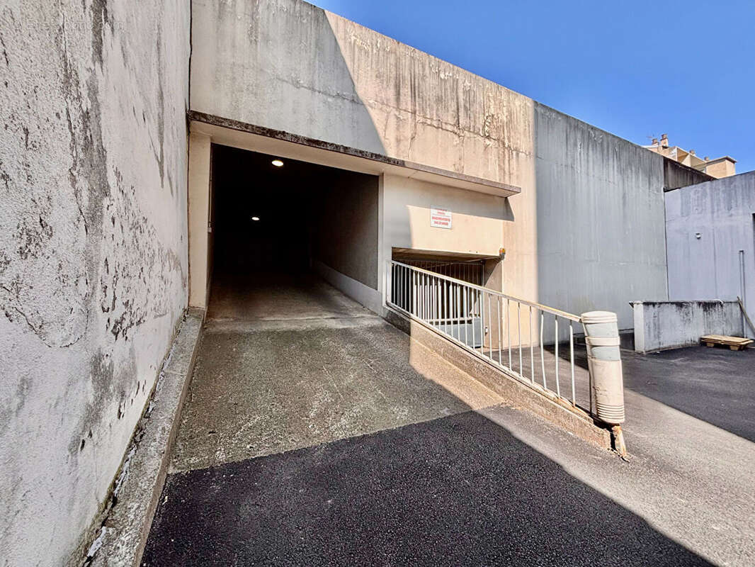 Garage fermé à vendre ? Secteur Bergson à Saint-Étienne - photo 3
