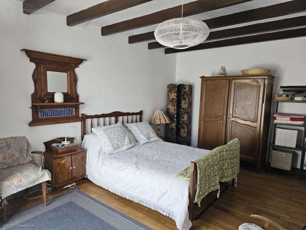 Maison à NANTEUIL-EN-VALLEE