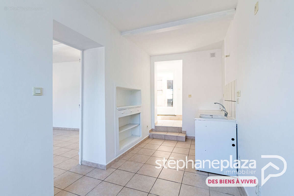 Maison de village avec 220 m² de dépendances  Fort potentiel - photo 4