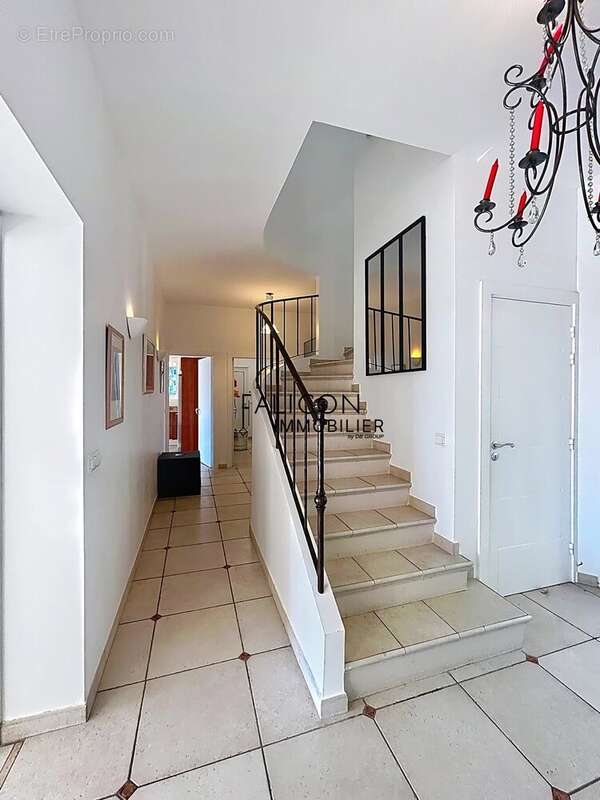 Superbe Villa d'Architecte dans un Domaine Privé sur les Hauteurs de Falicon - photo 23